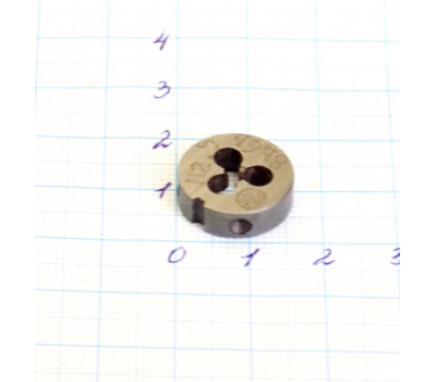 Плашка метрическая М2,5х0,45 правая