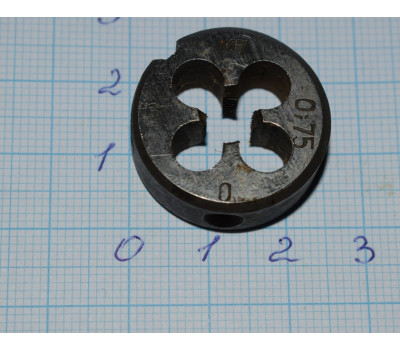 Плашка метрическая М7х0,75 правая