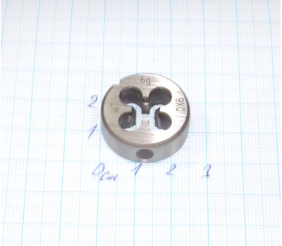 Плашка метрическая М7х1,0 правая